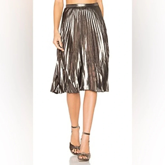 Women’s ASTR the Label Celeste Pleated Skirt in Metallic Bronze size L in EUC - Picture 2 of 5